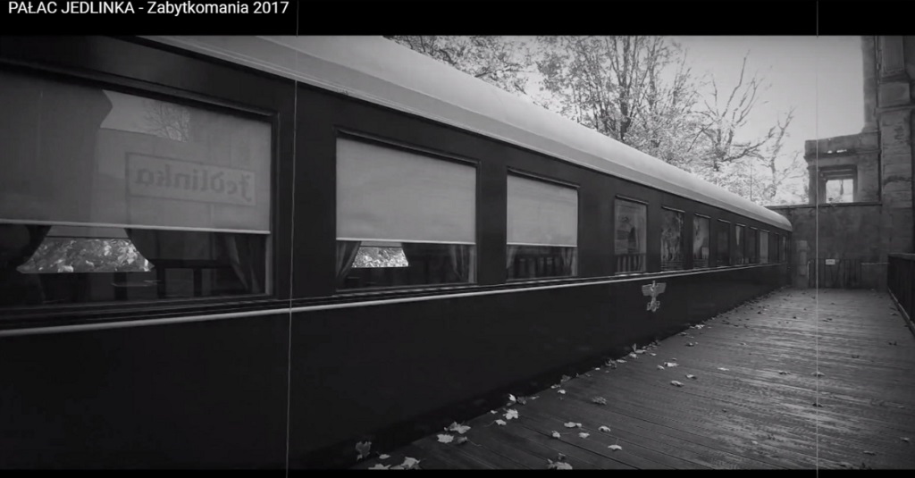 Replika wagonu narad z pociągu Amerika - do zobaczenia przy Pałacu Jedlinka