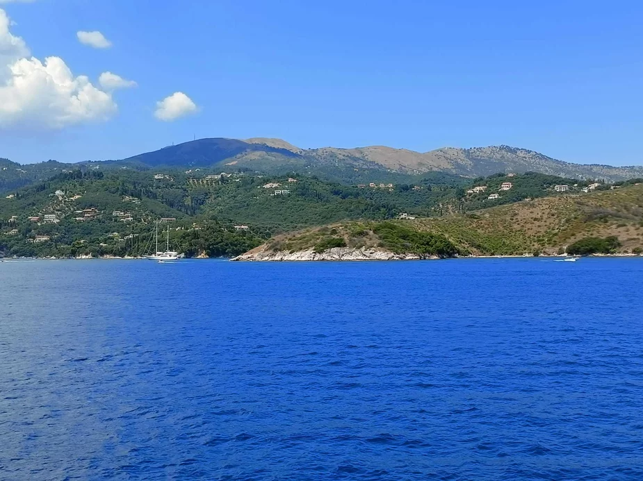 Widok z pokładu na Korfu